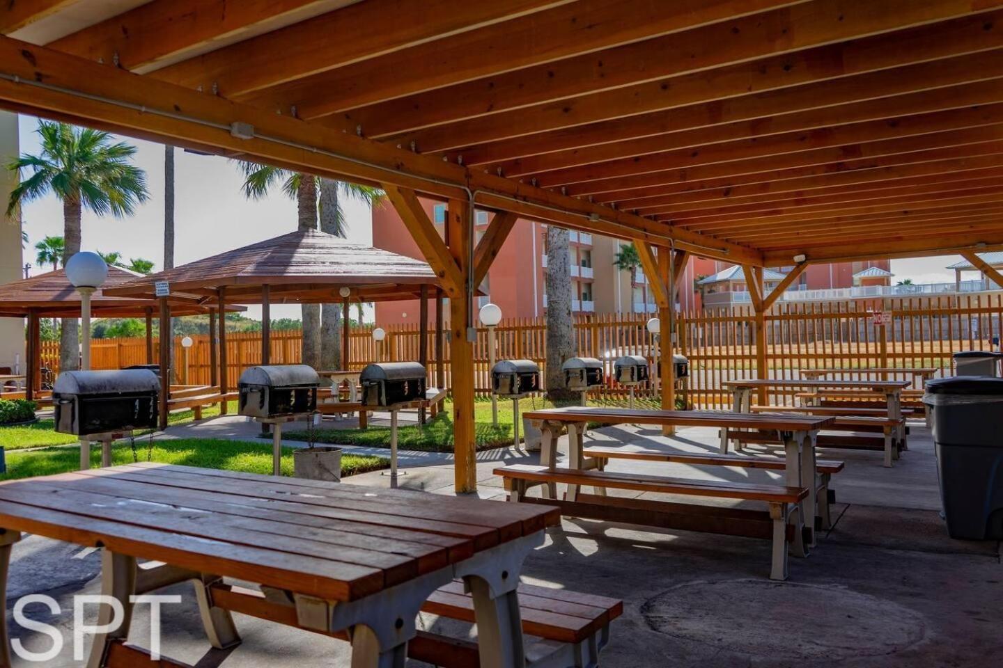 Beach Access Condo With Pool, Hot Tub Area & Bbq - Gulfview I - Unit 213 South Padre Island Exterior photo