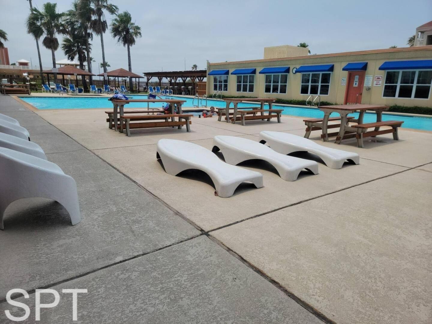 Beach Access Condo With Pool, Hot Tub Area & Bbq - Gulfview I - Unit 213 South Padre Island Exterior photo